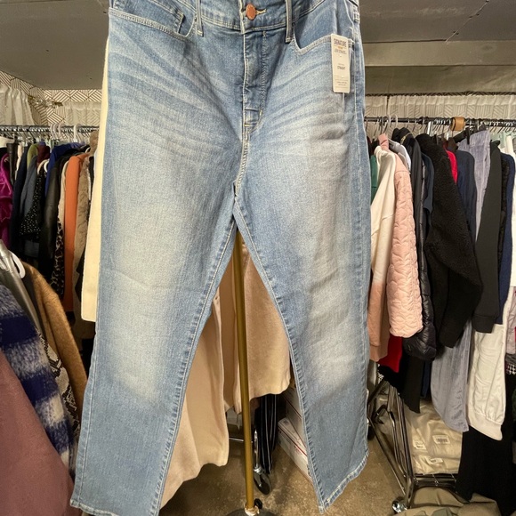 Signature Levi Strauss Gold 16S Totally Shaping Mid Rise Bootcut Women's Jeans - Picture 9 of 11